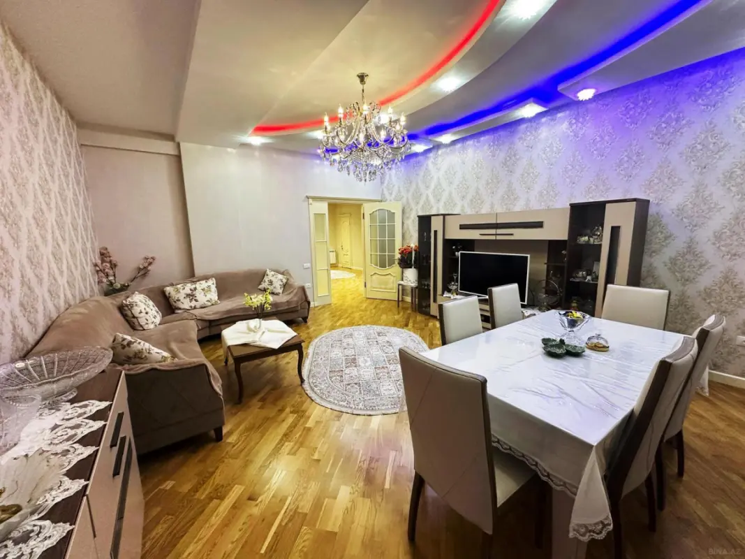 Satılır 4 otaqlı mənzil 200 m²
