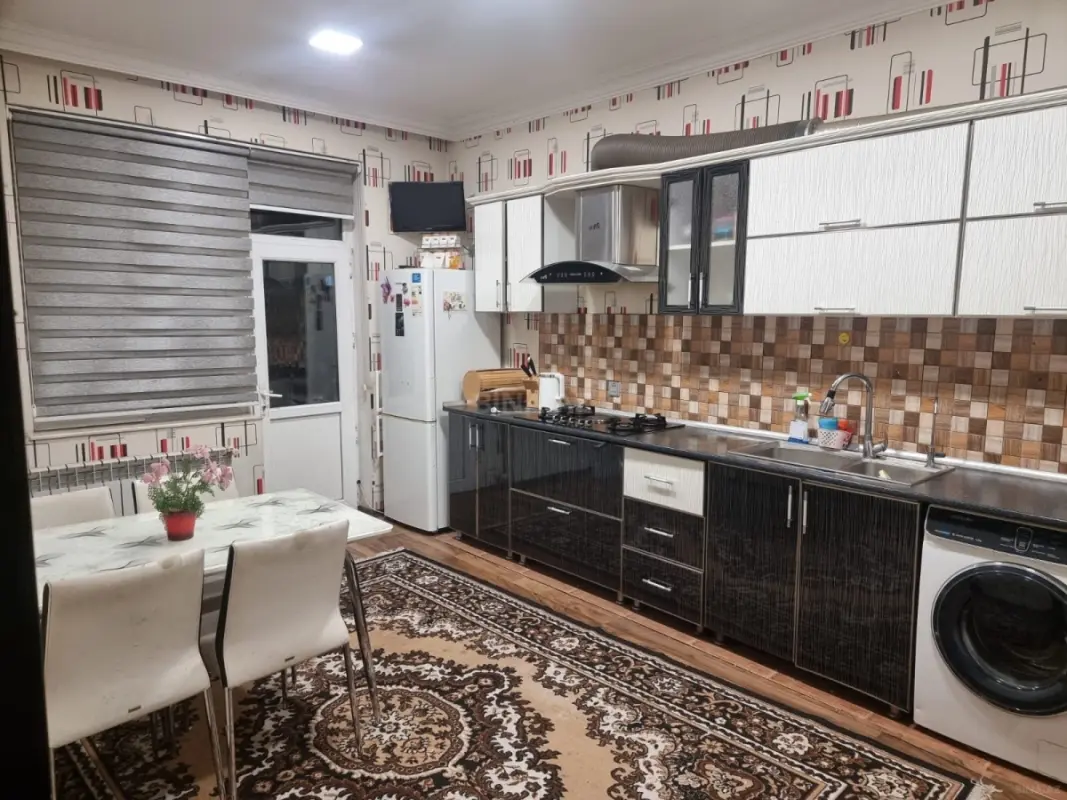 Kirayə verilir 2 otaqlı mənzil 90 m²