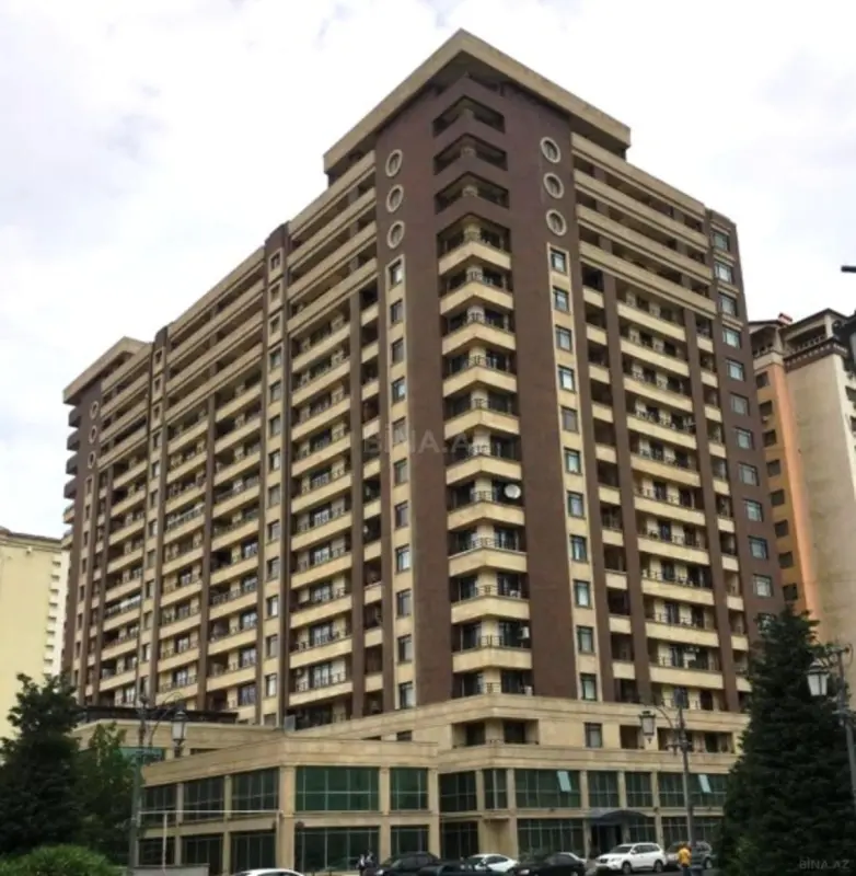Satılır 4 otaqlı mənzil 155 m²