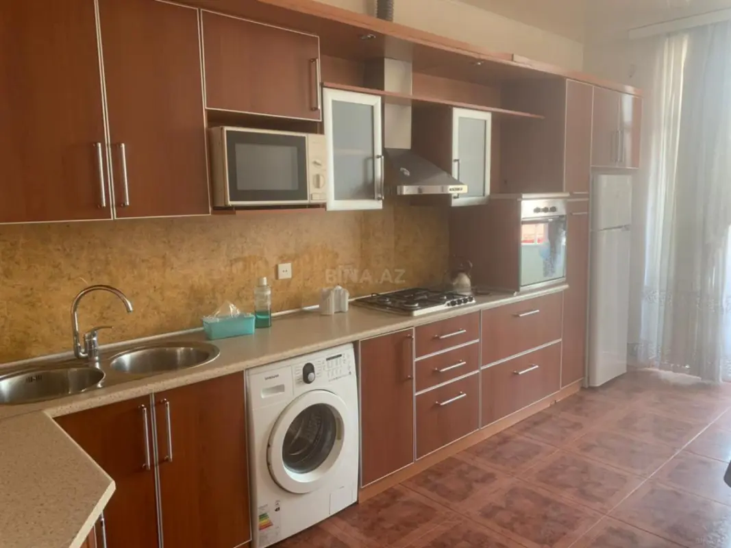 Kirayə verilir 3 otaqlı mənzil 140 m²