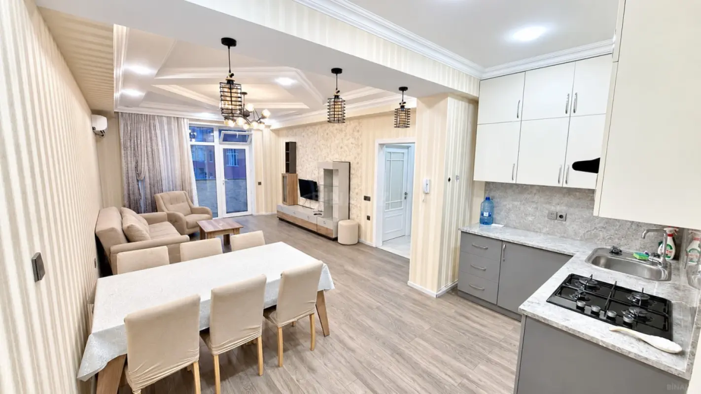 Kirayə verilir 4 otaqlı mənzil 140 m²