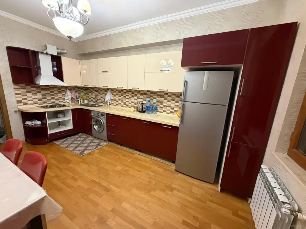 Kirayə verilir 3 otaqlı mənzil 118 m²