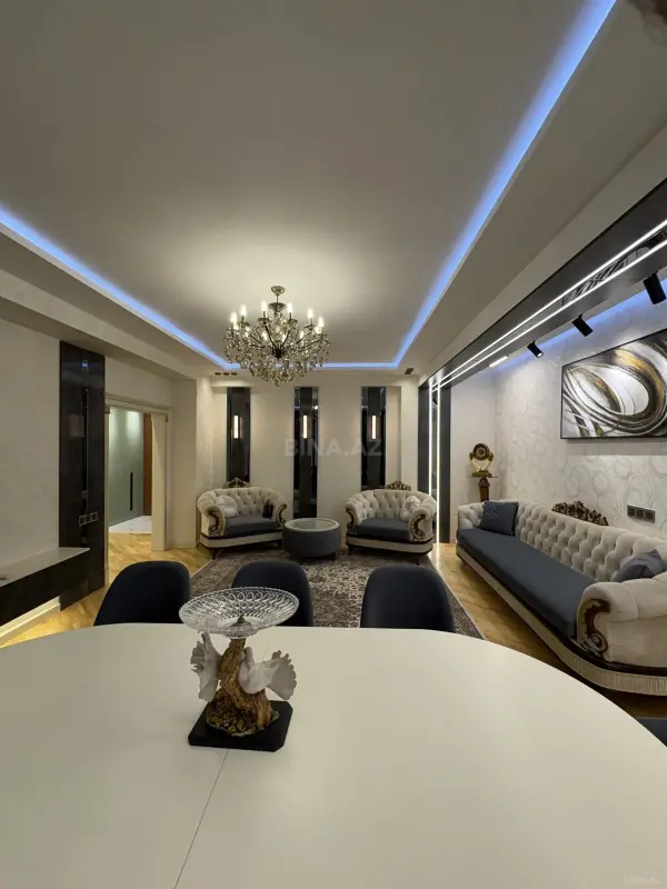 Satılır 4 otaqlı mənzil 158 m²