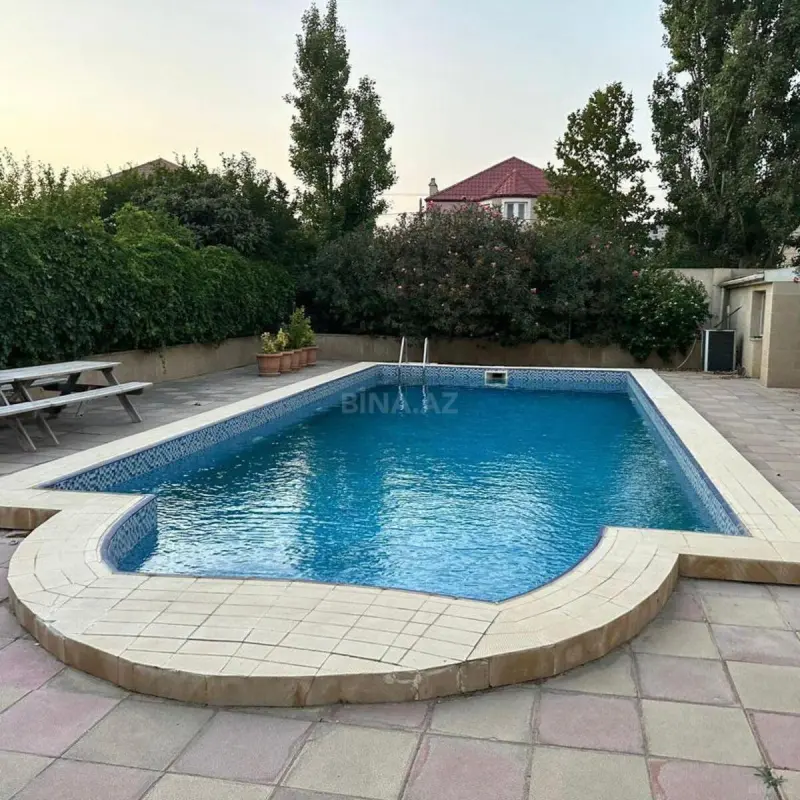Satılır 12 otaqlı həyət evi 650 m²