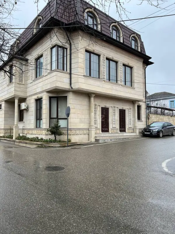 Satılır 8 otaqlı həyət evi 160 m²