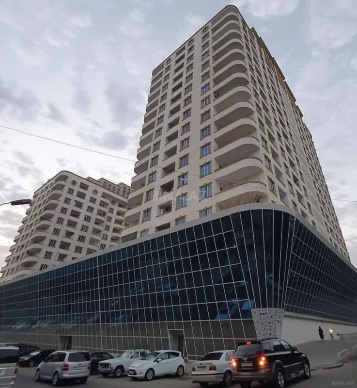 Satılır 4 otaqlı mənzil 160 m²
