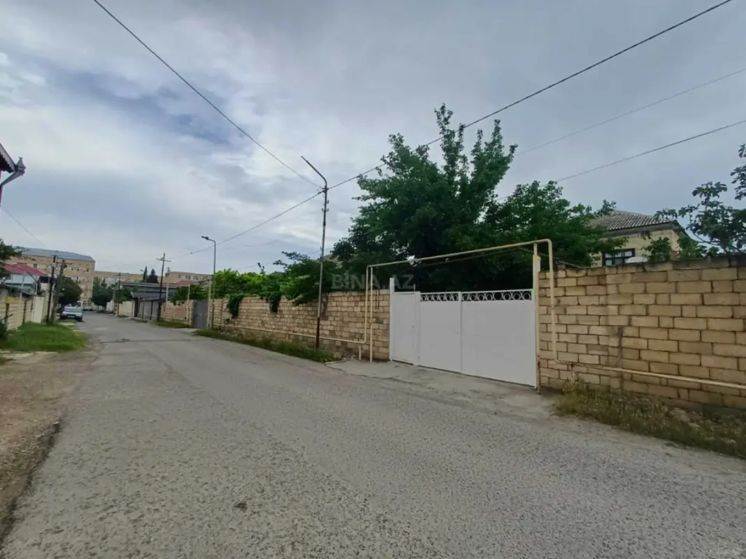 Satılır 10 otaqlı həyət evi 250 m²