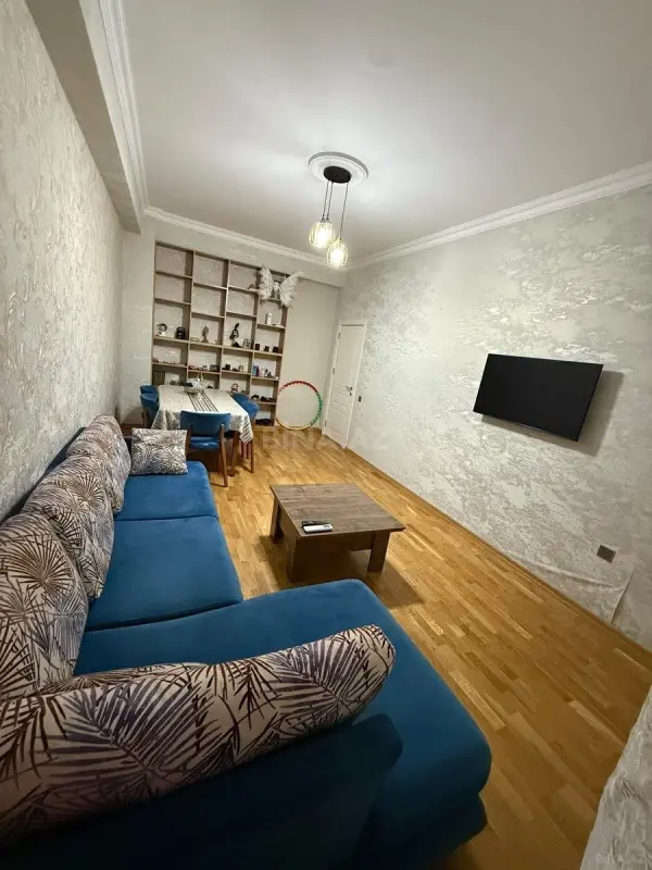 Kirayə verilir 2 otaqlı mənzil 66 m²