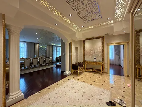 Satılır 4 otaqlı mənzil 215 m² — Bakı 4 otaq 215.00 m²