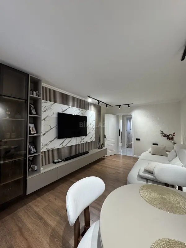 Kirayə verilir 2 otaqlı mənzil 60 m²