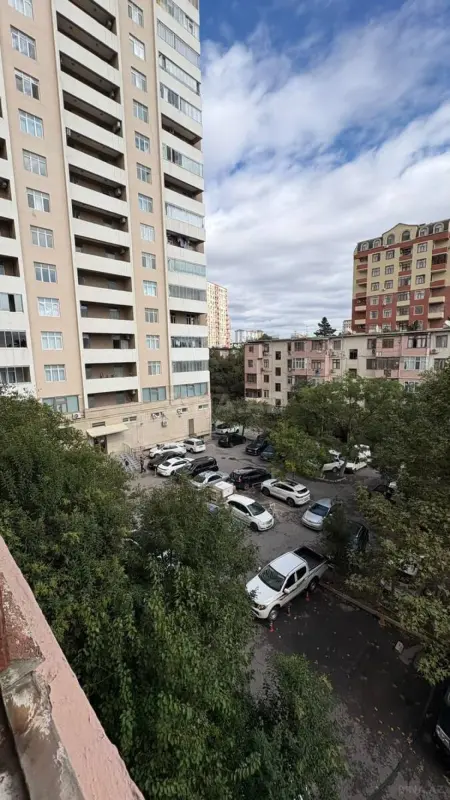 Satılır 4 otaqlı mənzil 103 m²