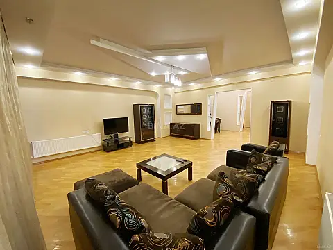 Kirayə verilir 4 otaqlı mənzil 205 m² — Bakı 4 otaq 205.00 m²