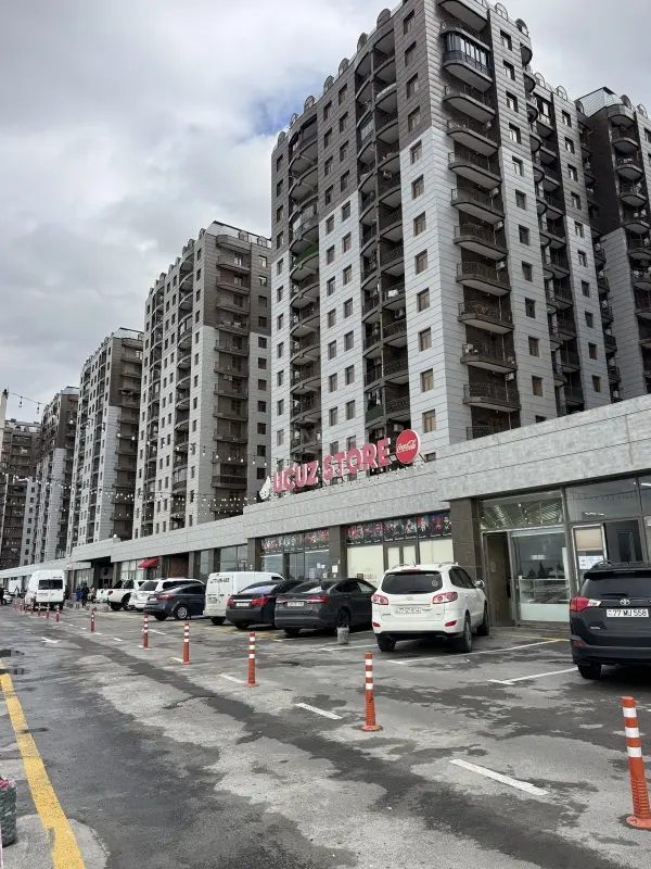 Satılır 3 otaqlı mənzil 135 m²
