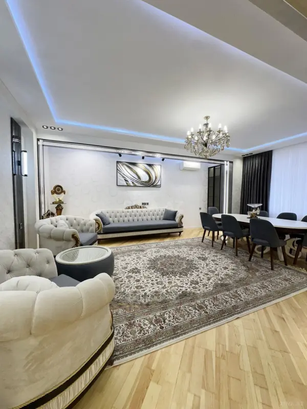 Satılır 4 otaqlı mənzil 158 m²
