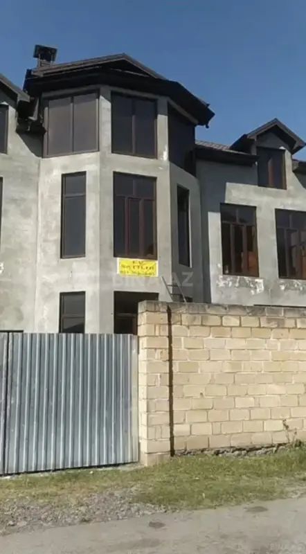 Satılır 10 otaqlı həyət evi 150 m²