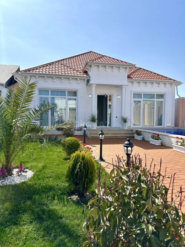 Satılır 5 otaqlı həyət evi 200 m²
