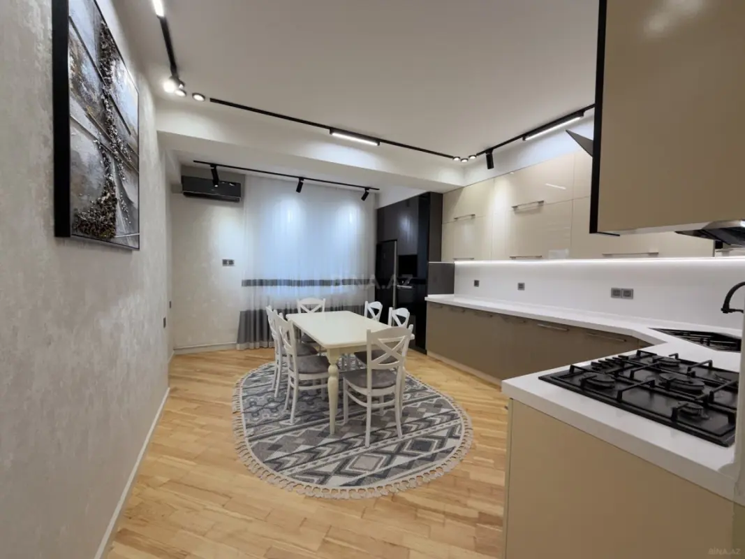 Satılır 4 otaqlı mənzil 159 m²