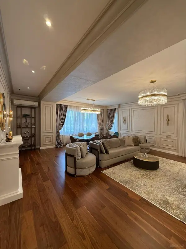Satılır 4 otaqlı mənzil 211 m²
