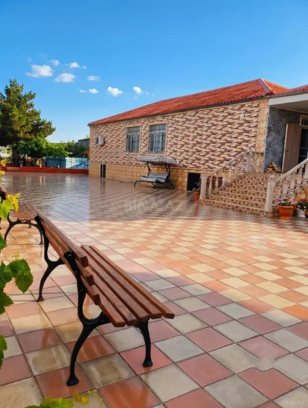 Satılır 5 otaqlı həyət evi 300 m²