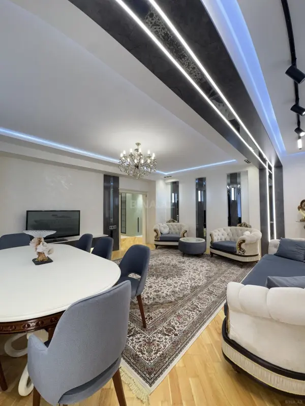 Satılır 4 otaqlı mənzil 158 m²