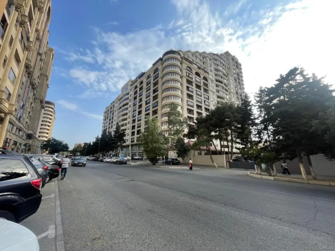 Satılır 2 otaqlı mənzil 78 m²