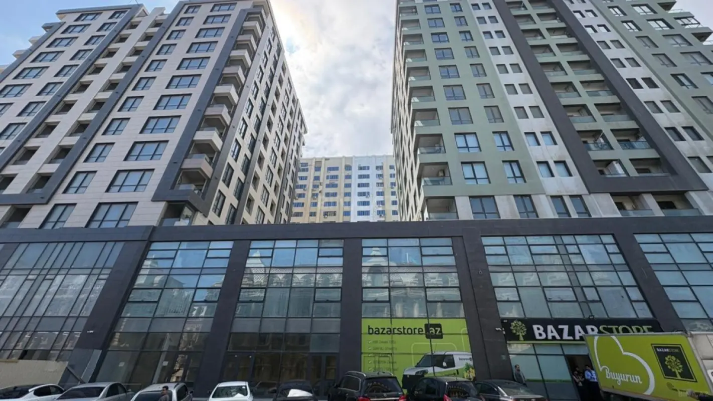 Satılır 4 otaqlı mənzil 176 m²