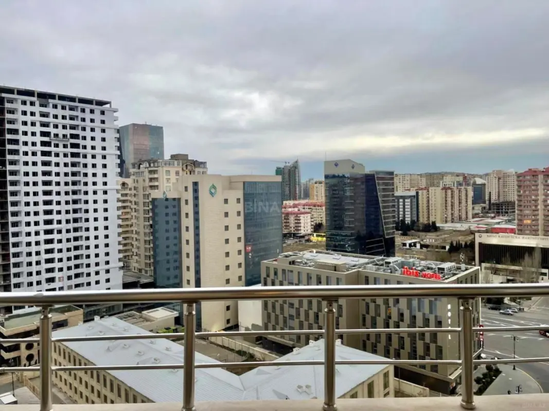 Kirayə verilir 3 otaqlı mənzil 168.4 m²