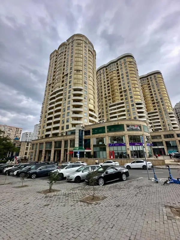 Kirayə verilir 4 otaqlı ofis 220 m²