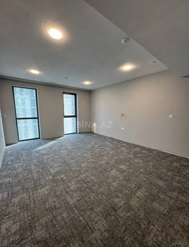 Kirayə verilir 20 otaqlı ofis 930 m²