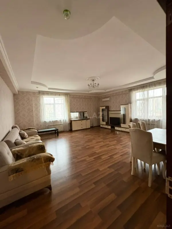 Kirayə verilir 2 otaqlı mənzil 106 m²