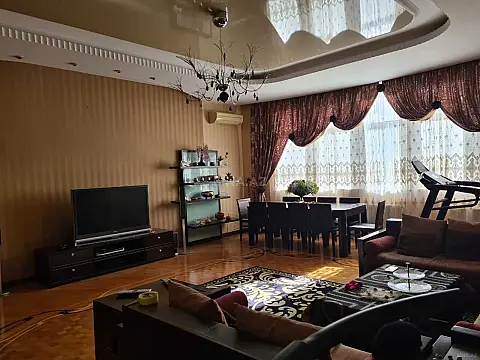 Kirayə verilir 4 otaqlı mənzil 202 m² — Bakı, Nərimanov 4 otaq 202.00 m²