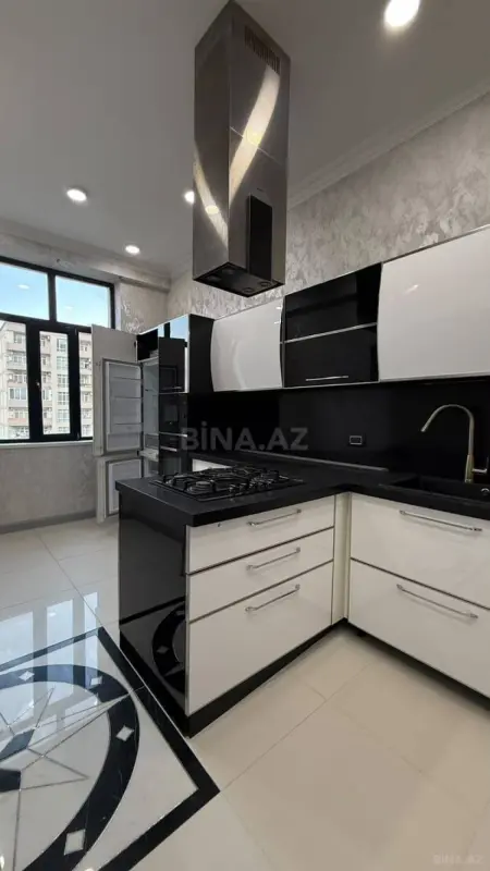 Satılır 4 otaqlı mənzil 133 m²