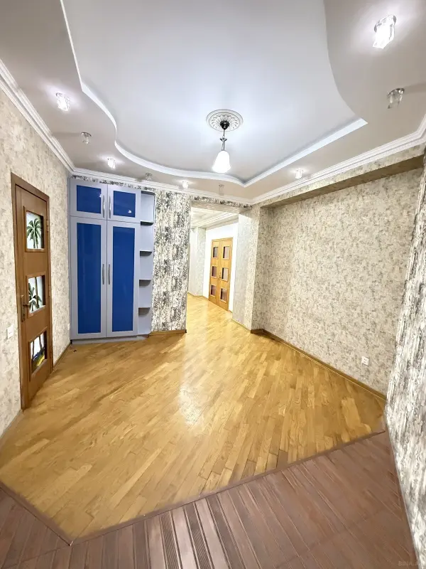Satılır 3 otaqlı mənzil 145 m²