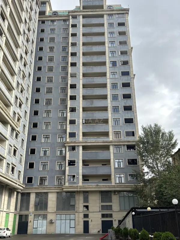Satılır 4 otaqlı mənzil 156 m²