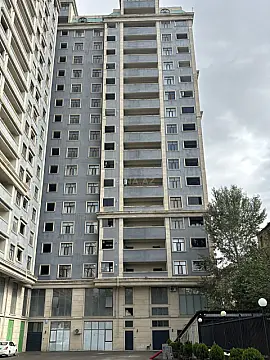 Satılır 4 otaqlı mənzil 156 m² — Bakı, 8-ci mikrorayon 4 otaq 156.00 m²