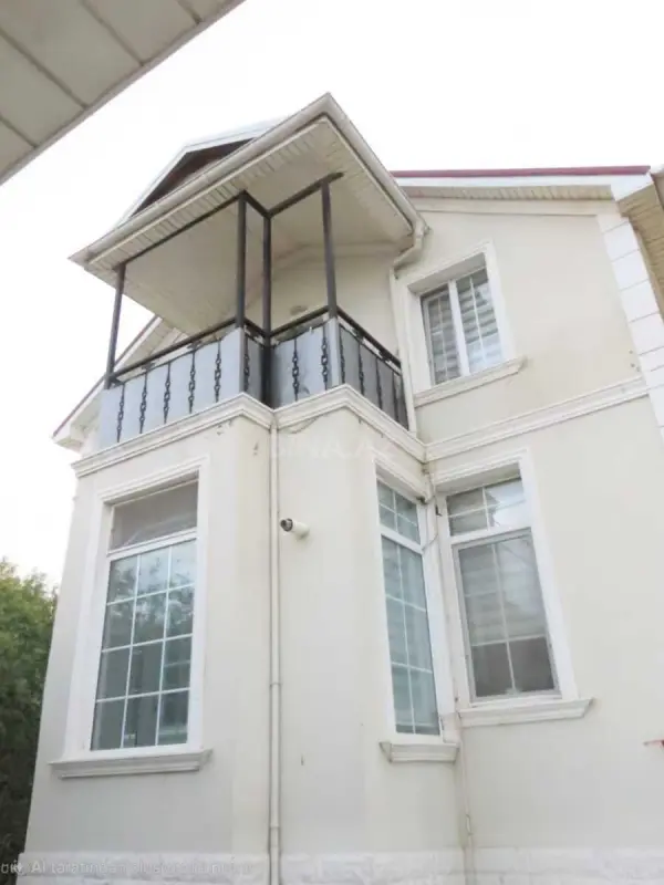 Satılır 4 otaqlı həyət evi 276 m²