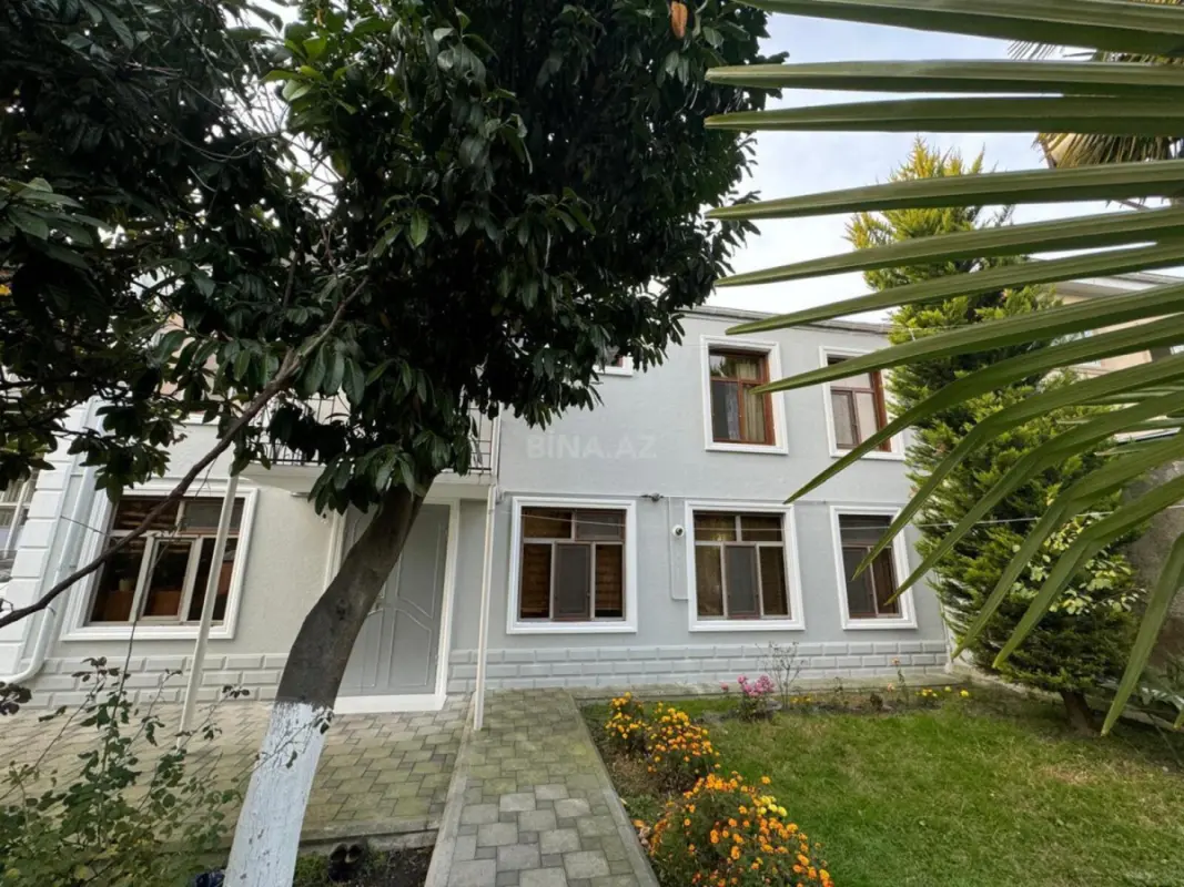 Satılır 7 otaqlı həyət evi 280 m²