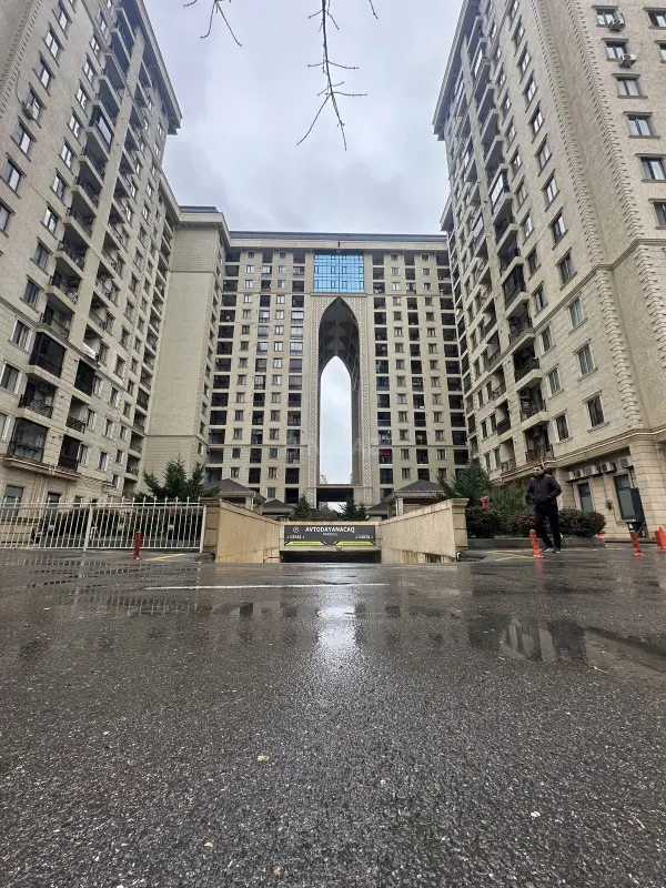 Satılır 2 otaqlı mənzil 103 m²