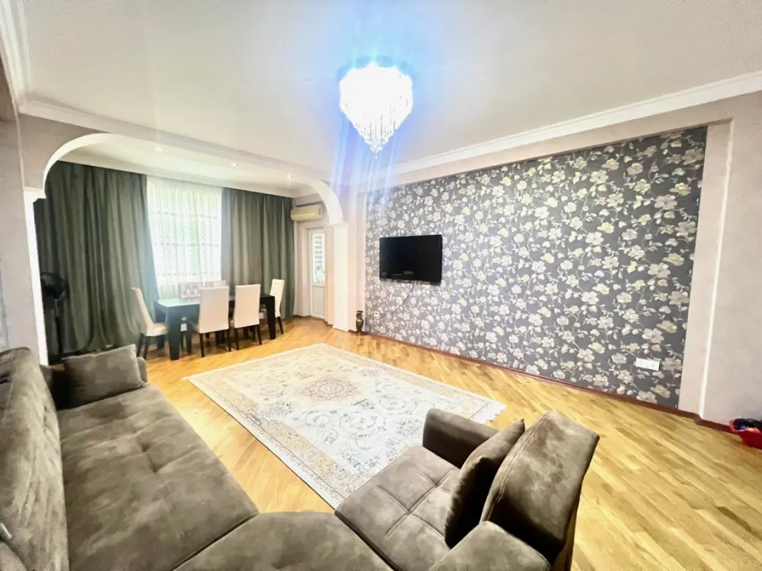 Satılır 2 otaqlı mənzil 105 m²