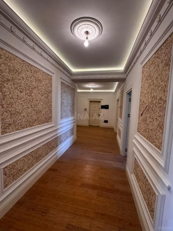 Satılır 3 otaqlı mənzil 142 m²