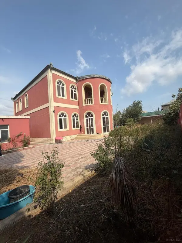 Kirayə verilir 8 otaqlı həyət evi 600 m²