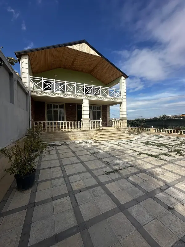Satılır 5 otaqlı həyət evi 200 m²