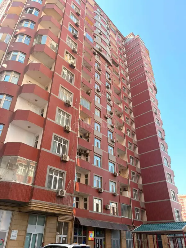 Satılır 2 otaqlı mənzil 107 m²