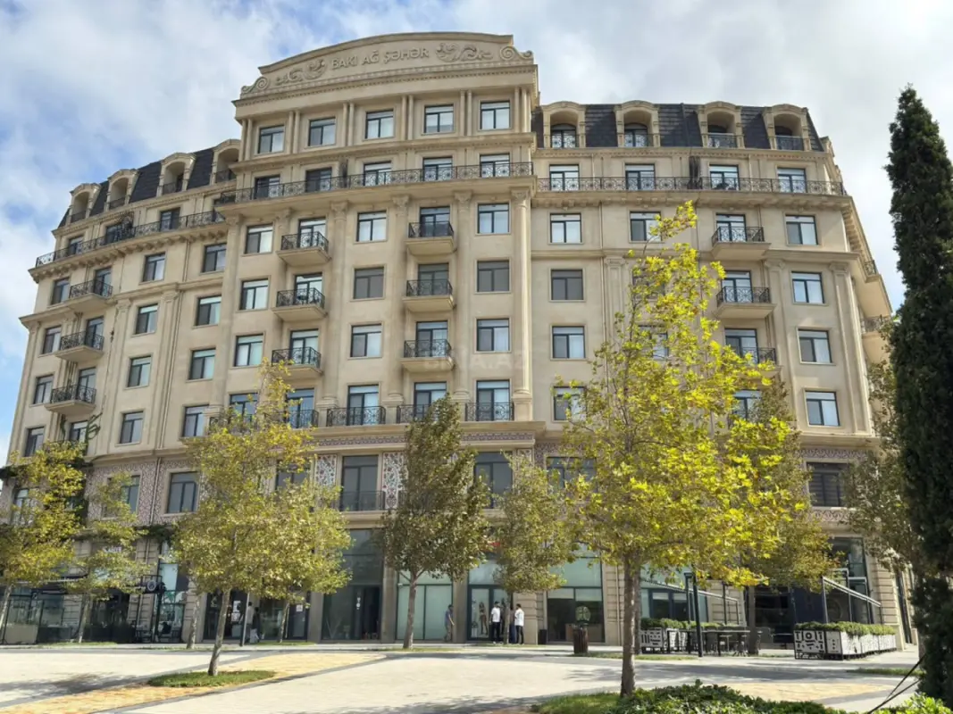 Satılır 3 otaqlı mənzil 178 m²