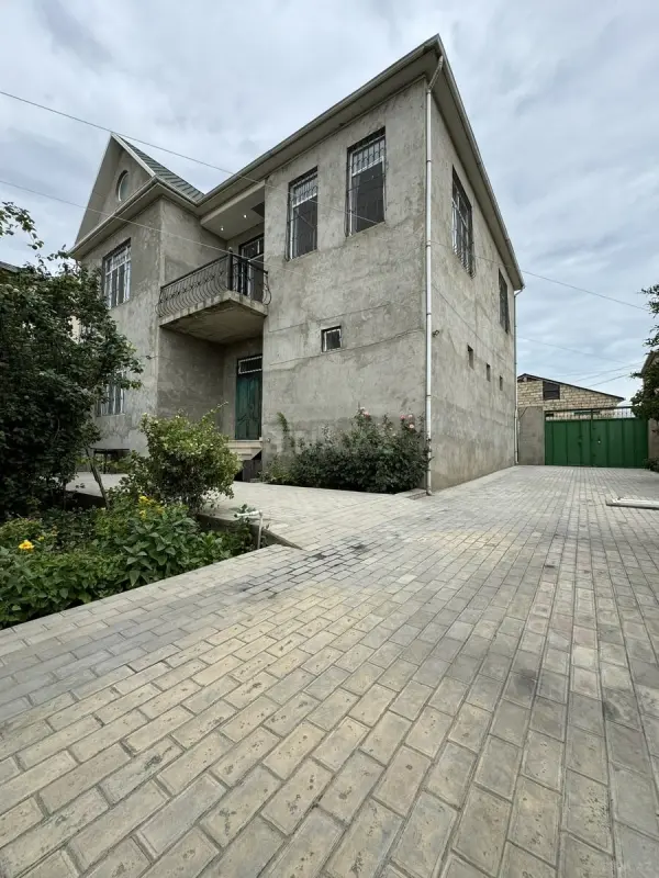 Satılır 6 otaqlı həyət evi 300 m²