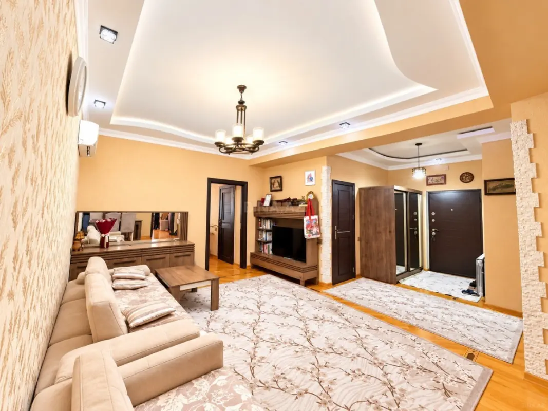 Satılır 3 otaqlı mənzil 107 m²