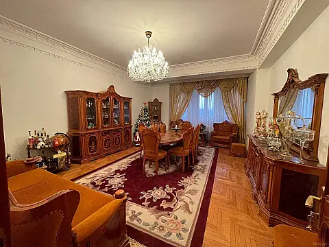Satılır 4 otaqlı mənzil 165 m² — Bakı 4 otaq 165.00 m²