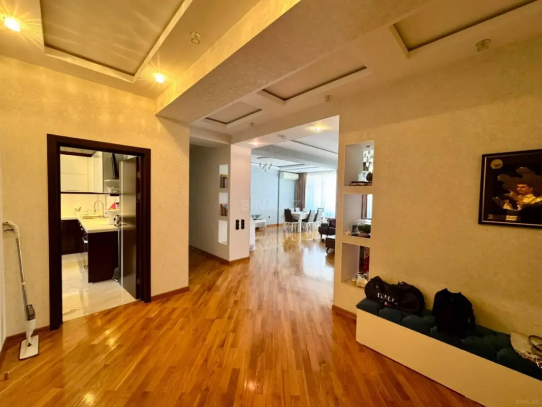 Satılır 3 otaqlı mənzil 140 m²