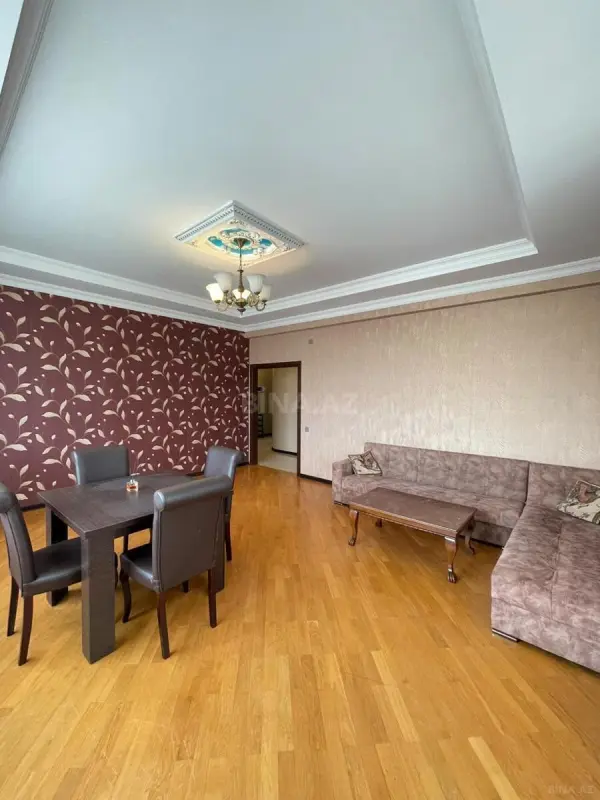 Kirayə verilir 2 otaqlı mənzil 90 m²