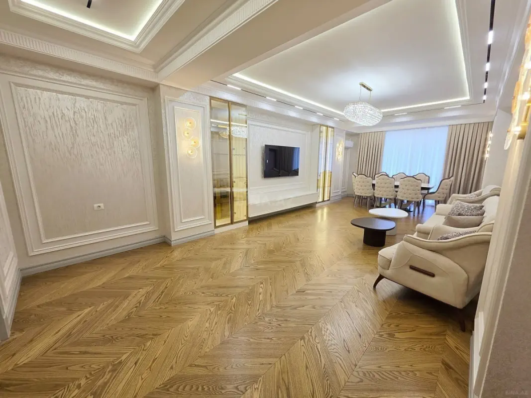 Satılır 4 otaqlı mənzil 233 m²
